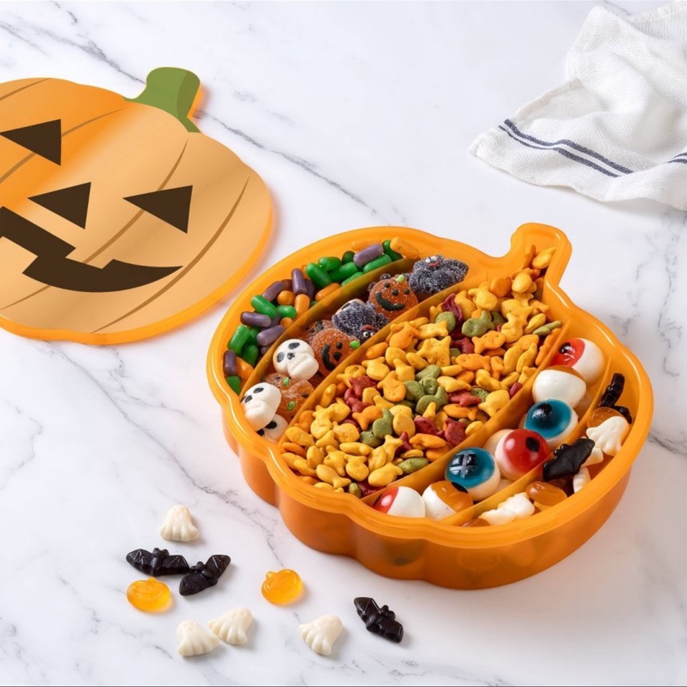 CWC Figural Pumpkin Halloween Snackle Box